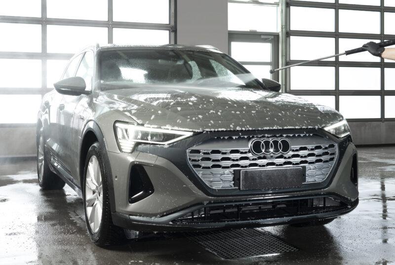 Käytämme pesussa ainoastaan painepesuria, jolloin minimoidaan maalipinnan mekaaninen kulutus.